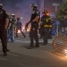 ВИДЕО: Внедорожники NYPD едут в толпу людей